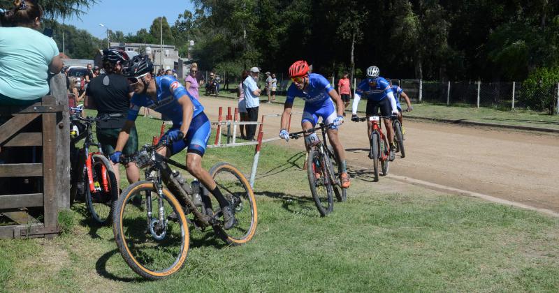 Giuliano y Ballarini los mejores en la MTB Kintildeewn