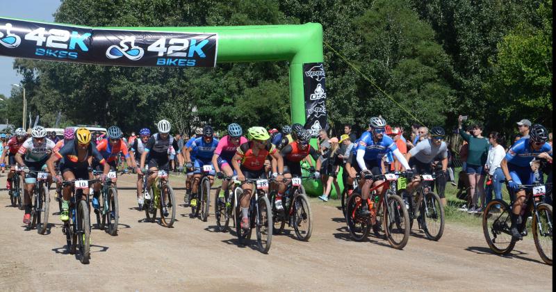 Giuliano y Ballarini los mejores en la MTB Kintildeewn