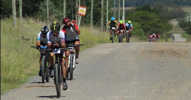 Giuliano y Ballarini los mejores en la MTB Kintildeewn