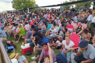 Gran marco de puacuteblico en el segundo diacutea del Festival de Doma y Folclore