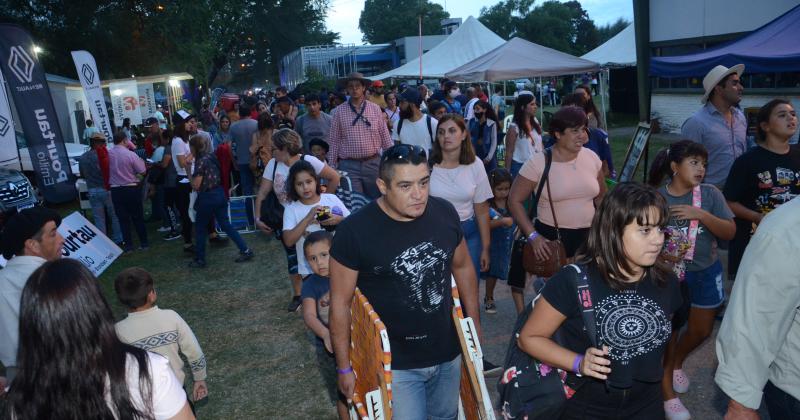 El cierre del Festival de Doma y Folklore en imaacutegenes