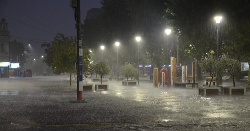 Cayeron 329 miliacutemetros de lluvia hasta la madrugada