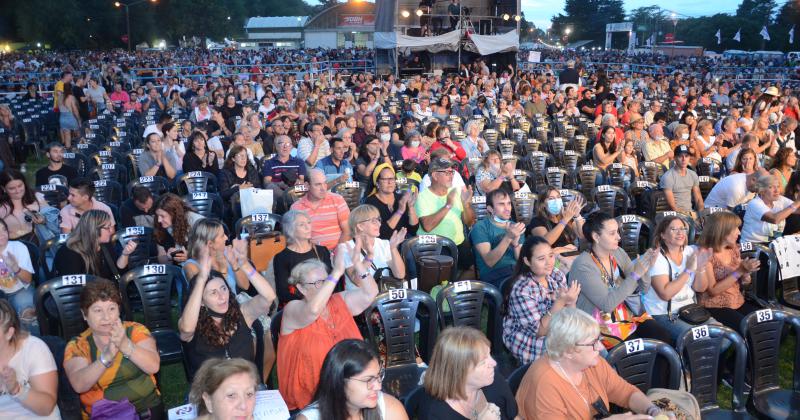 El cierre del Festival de Doma y Folklore en imaacutegenes