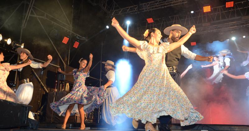 El cierre del Festival de Doma y Folklore en imaacutegenes