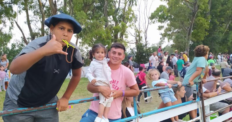 Luciano Pereyra hizo vibrar el Festival a pesar de la lluvia