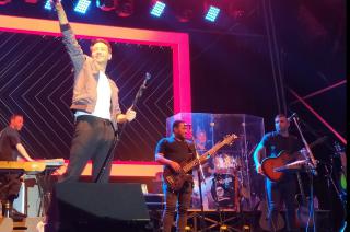 Luciano Pereyra hizo vibrar el Festival a pesar de la lluvia