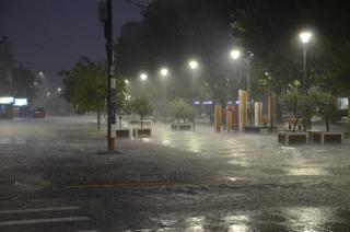 Cayeron 329 miliacutemetros de lluvia hasta la madrugada