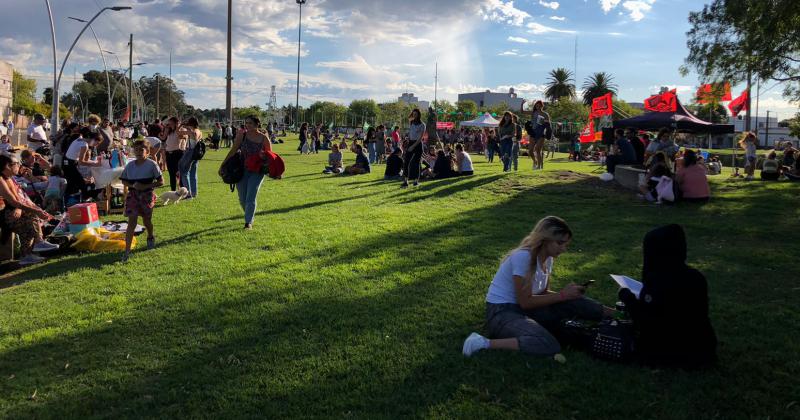 8M-  Jornada de feria y muacutesica en el Parque Mitre