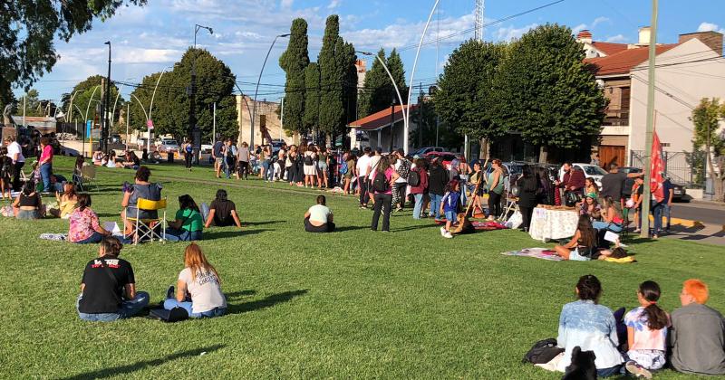 8M-  Jornada de feria y muacutesica en el Parque Mitre