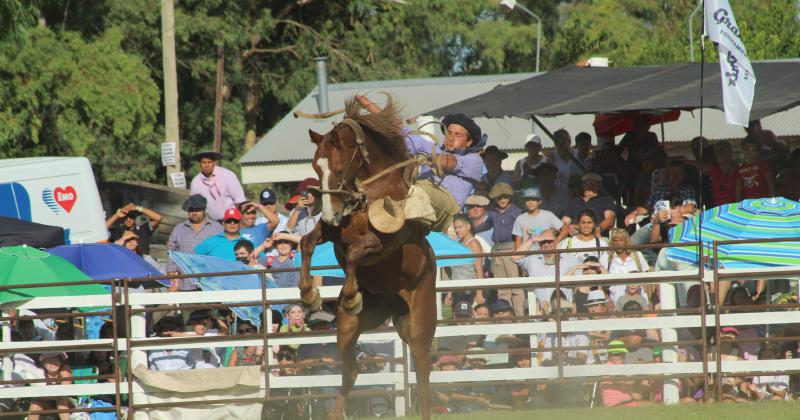 Festival de Doma y Folclore-Nos encontramos con que habiacutea muchas ganas de divertirse