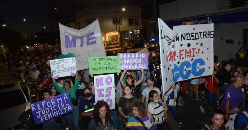 Las mejores fotos de la multitudinaria marcha del 8M 