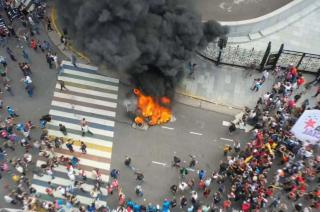 Acuerdo con el FMI- incidentes afuera del Congreso de la Nacioacuten