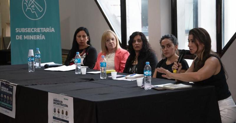 El conversatorio se tituló Minería en Deconstrucción- mujeres en la Industria Minera