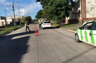 Usaban el celular mientras manejaban y fueron infraccionados en Colonia Hinojo