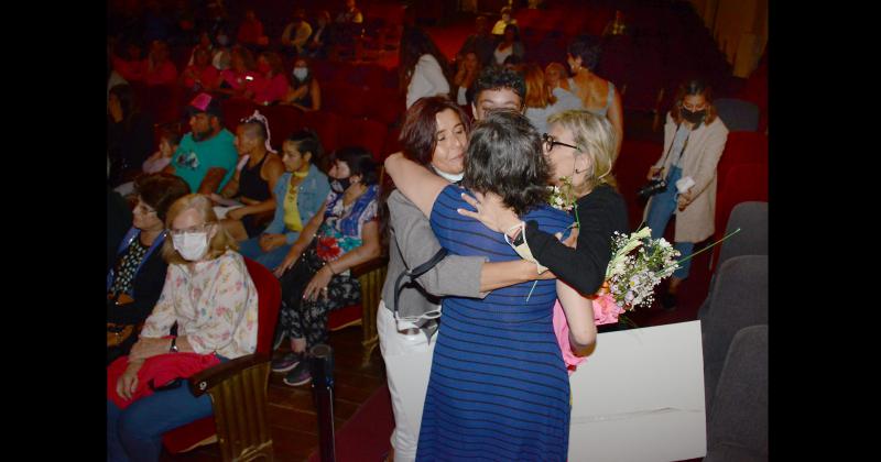 Laura Tropea y el grupo Ola Rosa ganaron los premios Dina Pontoni y Florentina Goacutemez Miranda