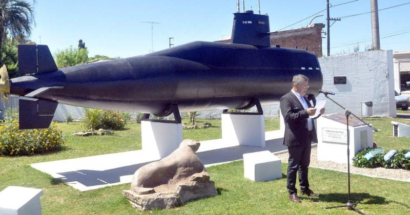 La réplica del submarino ARA San Juan emplazada en homenaje a Diego Wagner y el resto de los tripulantes fallecidos