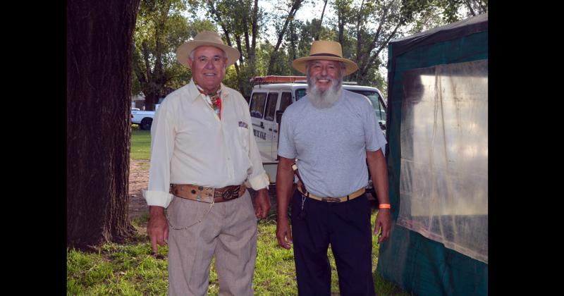 Mario Lucero y Félix Herrera en el Festival de Doma y Folklore realizado en la Sociedad Rural de Olavarría (Miriam Castellano Fotografía)