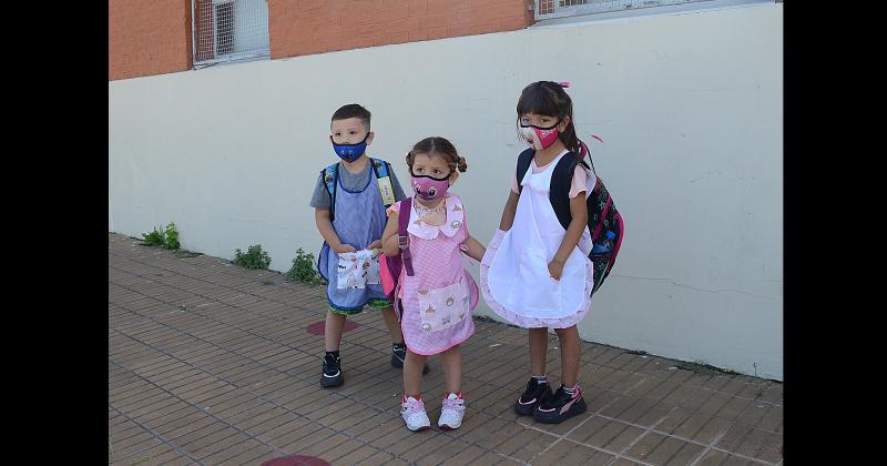 El miércoles último los alumnos de los jardines de infantes y las escuelas primarias olavarrienses comenzaron un nuevo ciclo lectivo (Carlos Ramírez)