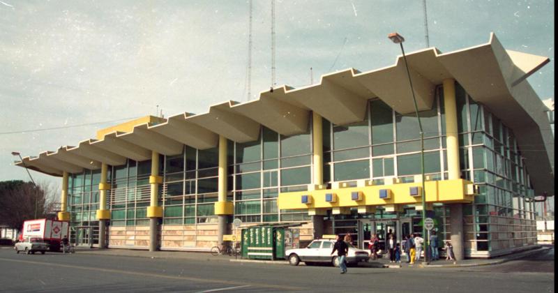 Imagen de mediados de la década de 1990 de la Terminal de Omnibus de Olavarría