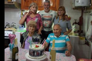 Clara cumplió 79 años y Néstor festejó sus 87 años acompañados de sus hijos (Miriam Castellano Fotografía)