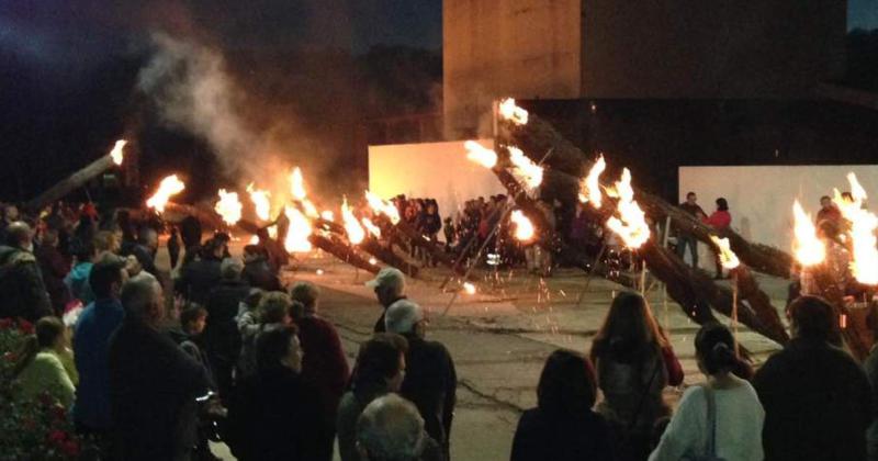 Antorchas de bienvenida al otontildeo