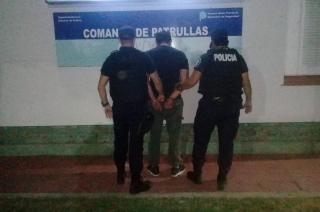 Golpeó a policías y terminó aprehendido