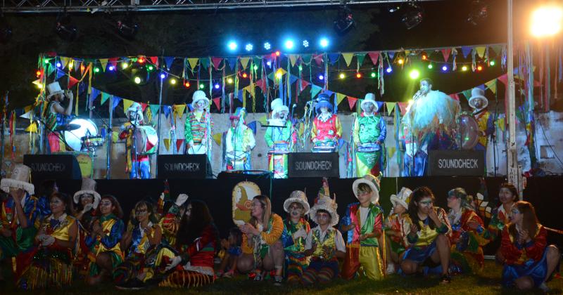 Arrabatando Laacutegrimas este saacutebado presenta La cura es el carnaval