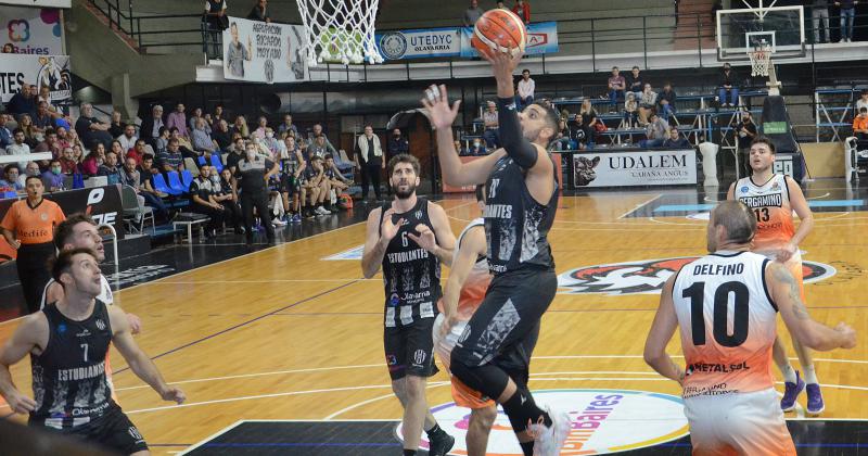  El equipo Bataraz volvió a ganar en el Maxigimnasio del Parque Carlos Guerrero