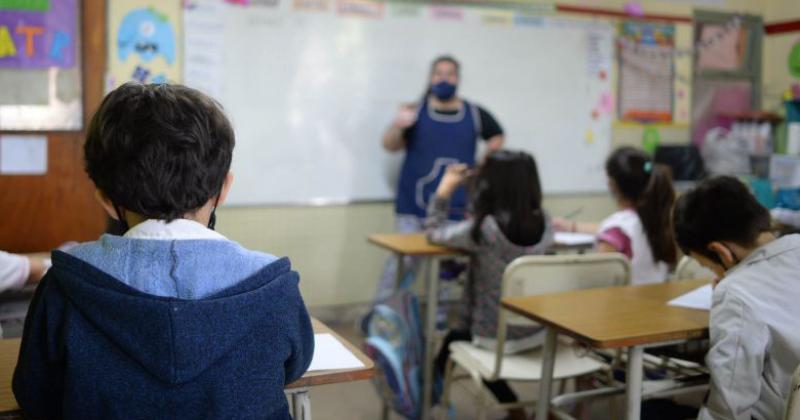 Desde Nacioacuten insisten en seguir usando tapabocas en las escuelas