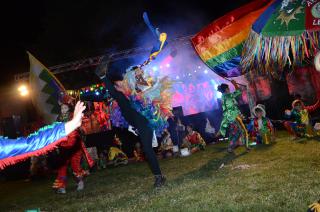 Arrabatando Laacutegrimas este saacutebado presenta La cura es el carnaval