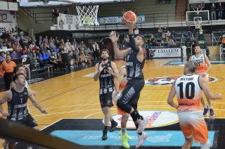  El equipo Bataraz volvió a ganar en el Maxigimnasio del Parque Carlos Guerrero