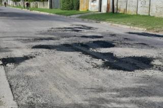 Tras los reclamos el Municipio realiza tareas de bacheo en Colonia San Miguel