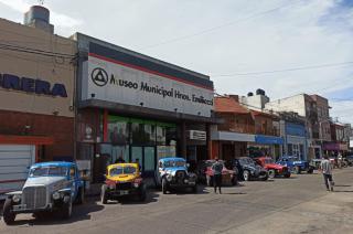 Una caravana de autos antiguos del TC arribó al Museo Emiliozzi