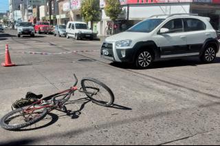 Un ciclista fue trasladado al Hospital luego de chocar un auto