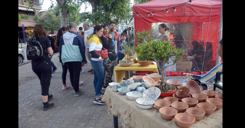 El Diacutea del Artesano se vivioacute con una notable convocatoria en la Gran Feria