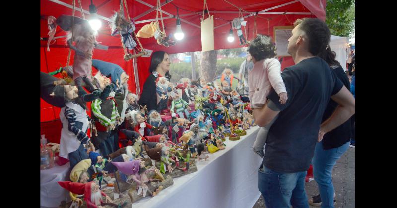 El Diacutea del Artesano se vivioacute con una notable convocatoria en la Gran Feria