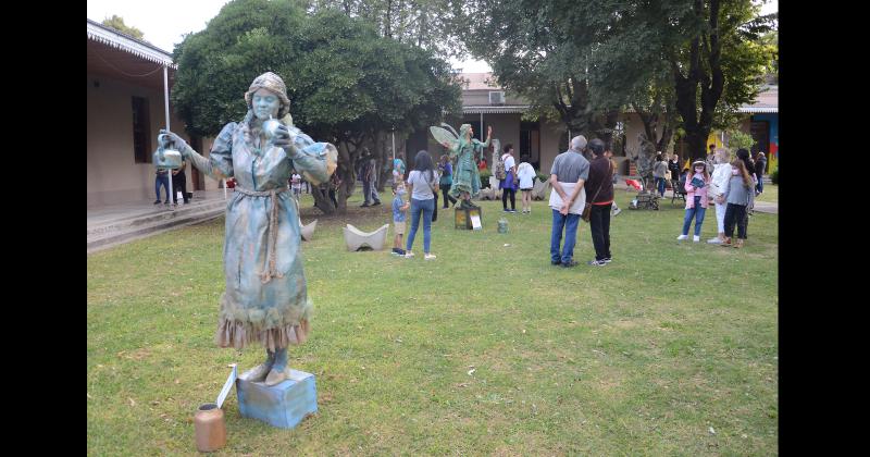 El Diacutea del Artesano se vivioacute con una notable convocatoria en la Gran Feria