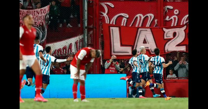 Enzo Copetti y todo Racing festejan con euforia haber pasado a ganar un cl�sico de Avellaneda a los 40 minutos del segundo tiempo