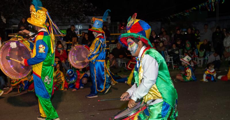 Corazones murgueros encendieron el barrio H Yrigoyen