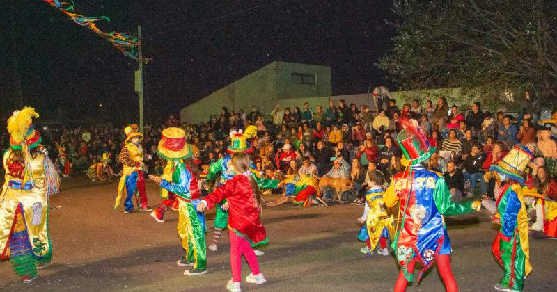 Corazones murgueros encendieron el barrio H Yrigoyen