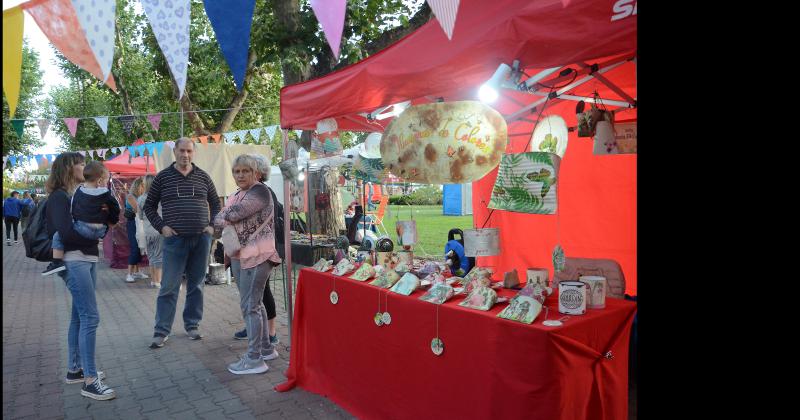 El Diacutea del Artesano se vivioacute con una notable convocatoria en la Gran Feria