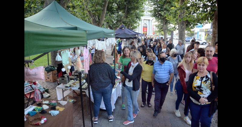 El Diacutea del Artesano se vivioacute con una notable convocatoria en la Gran Feria