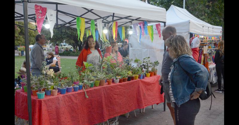 El Diacutea del Artesano se vivioacute con una notable convocatoria en la Gran Feria