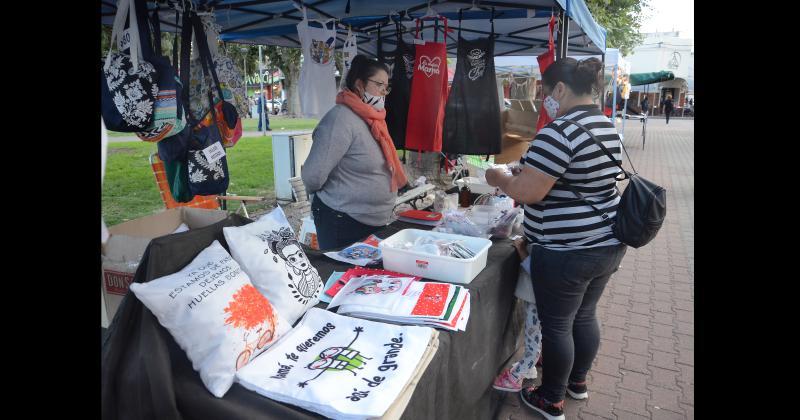 El Diacutea del Artesano se vivioacute con una notable convocatoria en la Gran Feria