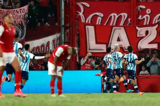 Enzo Copetti y todo Racing festejan con euforia haber pasado a ganar un cl�sico de Avellaneda a los 40 minutos del segundo tiempo