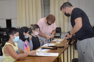 El proyecto Pelucas Solidarias estaraacute mantildeana en Mariano Moreno