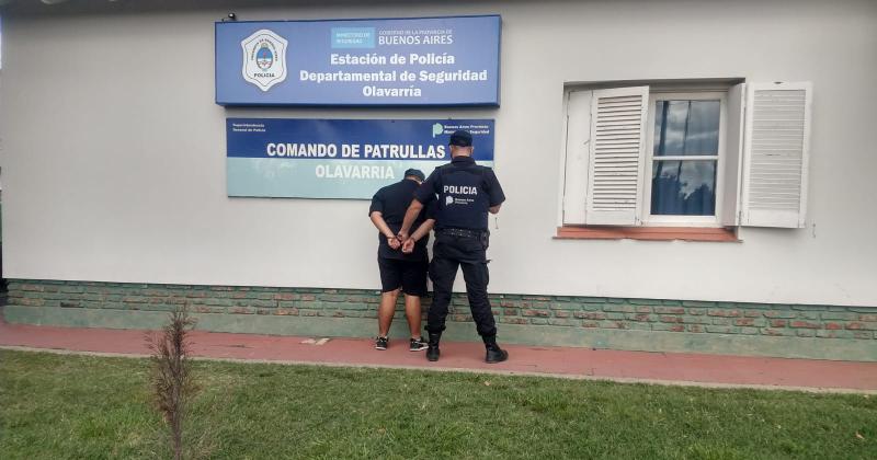 Rompioacute la ventana de una casa y terminoacute aprehendido