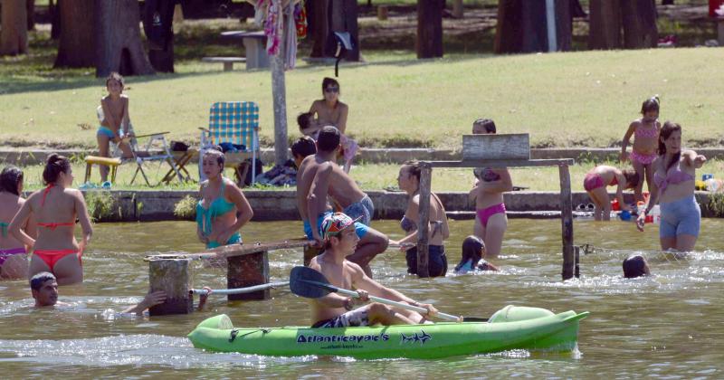 Otros tiempos El Balneario a pleno A punto de despedirse el actual concesionario vuelve a pedir que refloten el espacio