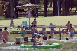 Otros tiempos El Balneario a pleno A punto de despedirse el actual concesionario vuelve a pedir que refloten el espacio