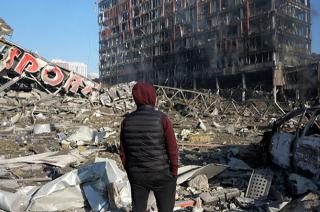 Las ruinas del centro comercial bombardeado